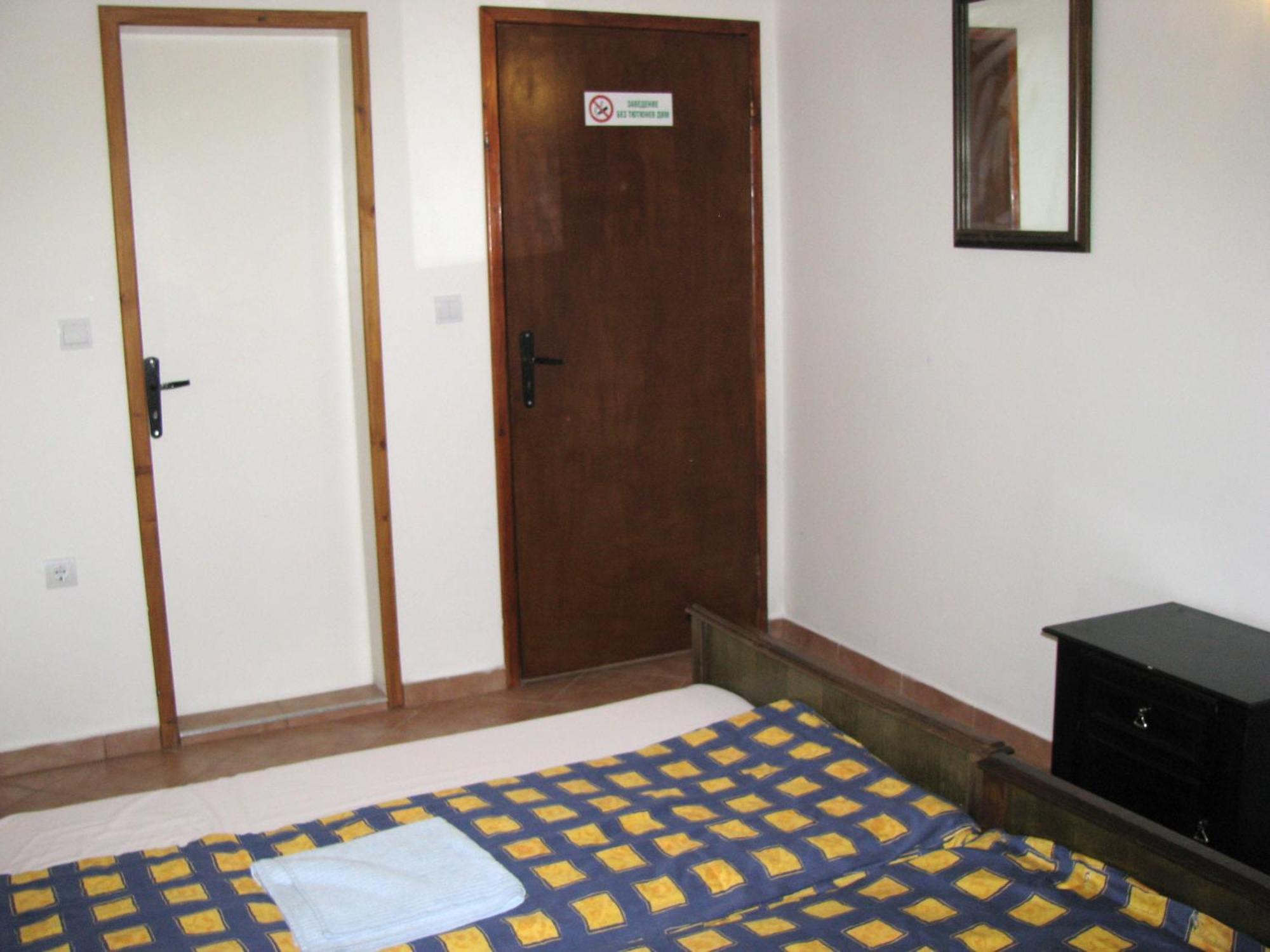 Guest House Familia Samovodene Luaran gambar
