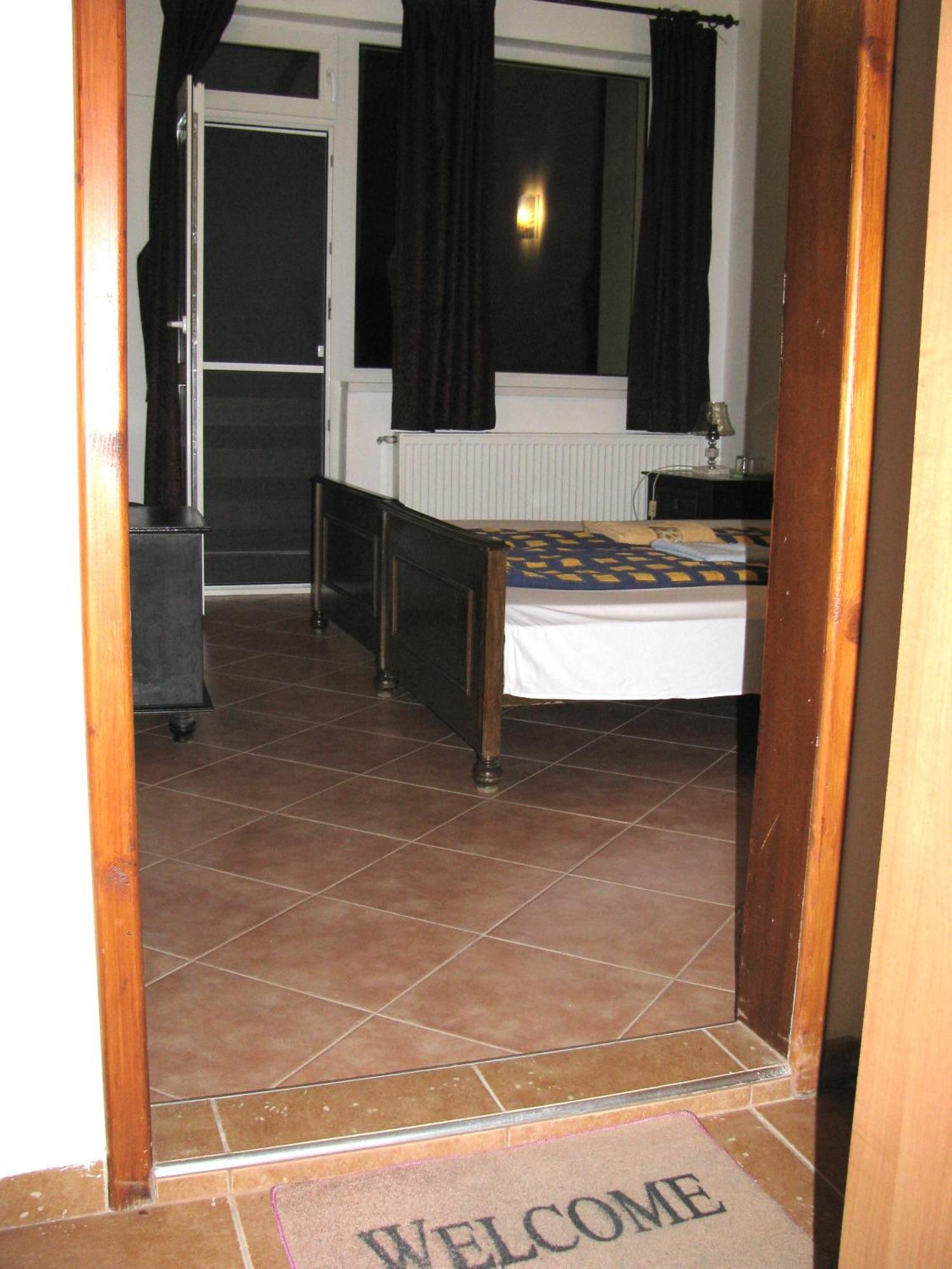 Guest House Familia Samovodene Luaran gambar
