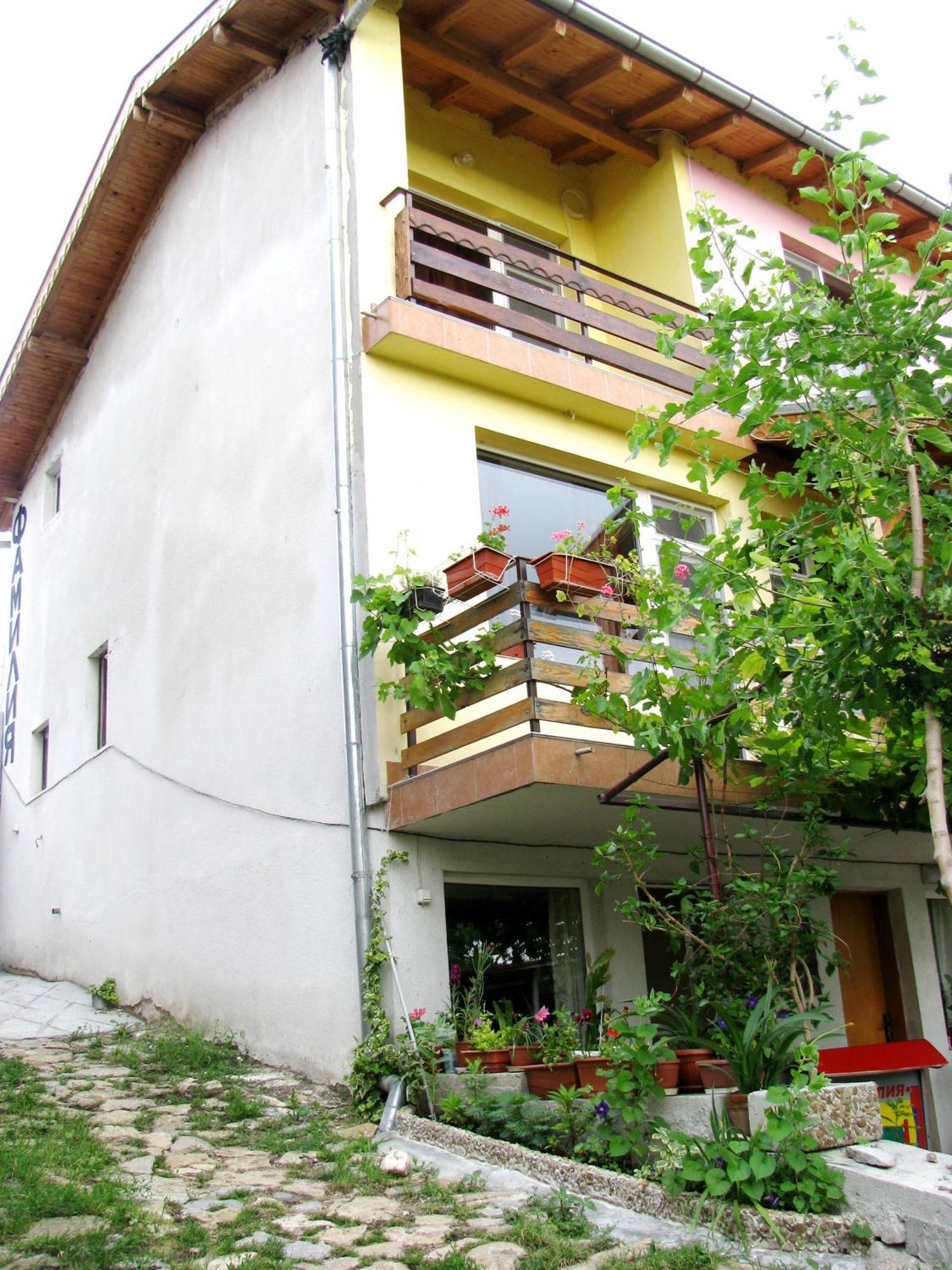 Guest House Familia Samovodene Luaran gambar