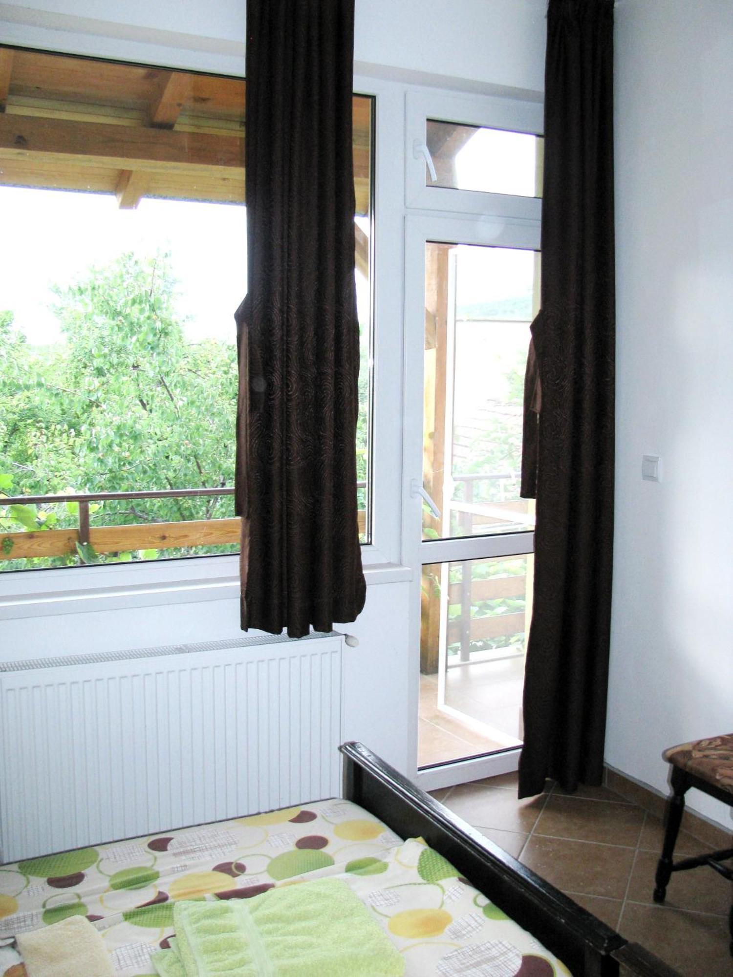 Guest House Familia Samovodene Luaran gambar