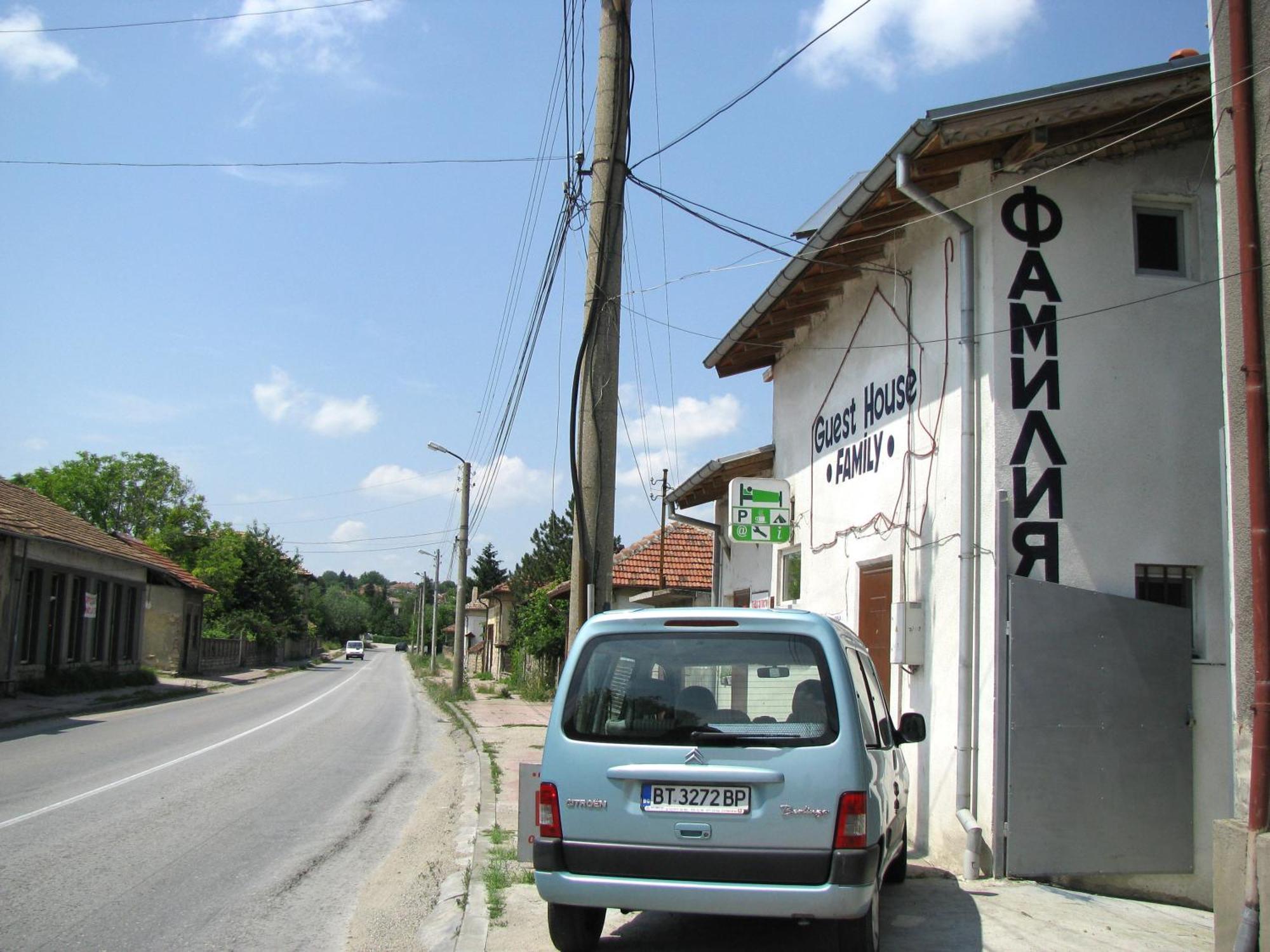 Guest House Familia Samovodene Luaran gambar