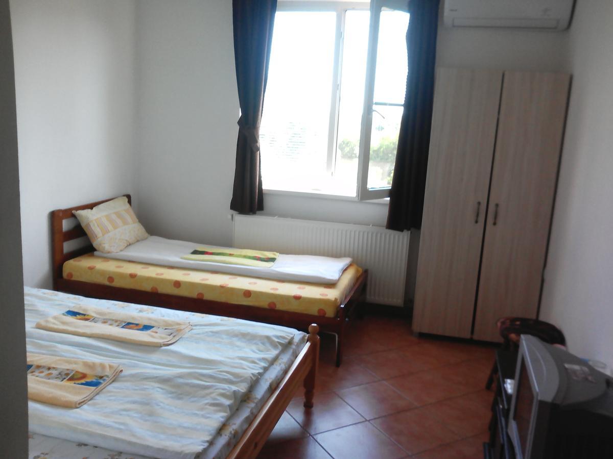 Guest House Familia Samovodene Luaran gambar